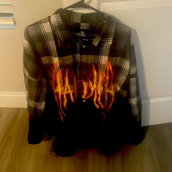 Haculla button up